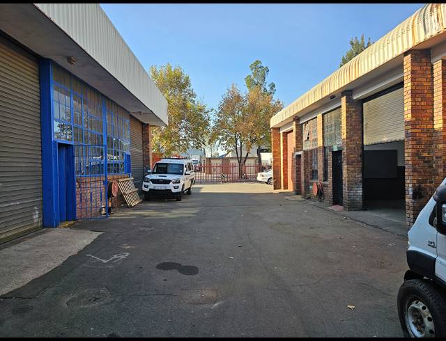 100M² WAREHOUSE TO LET IN ALRODE SOUTH